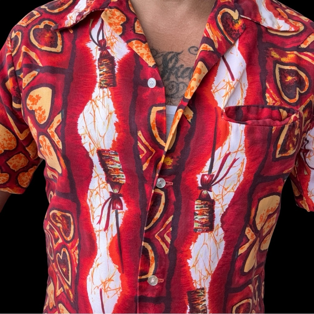 Vintage Made In Hawaii Aloha Shirt Cotton Fits Medium Royal Staff Print